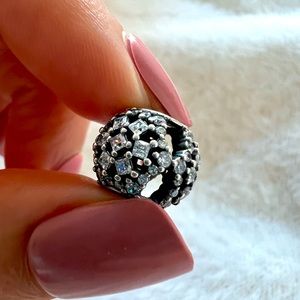 Authentic Pandora Sterling Silver Snow
Flurry